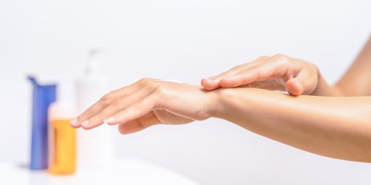 Manfaat dan tips menghaluskan kulit